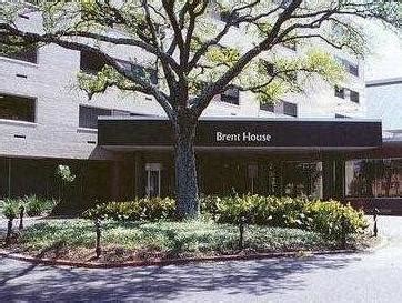The Brent House Hotel is a convenient and comfortable place to stay when you need to be near Ochsner Medical Center – New Orleans, which offers various medical services and treatments. The hotel has fitness and business centers, a pharmacy, a wellness store, dining options and a gift shop, as well as easy access to public transportation and rideshare. 